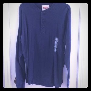 NWT Med. Levi’s long sleeve t-shirt #M4
